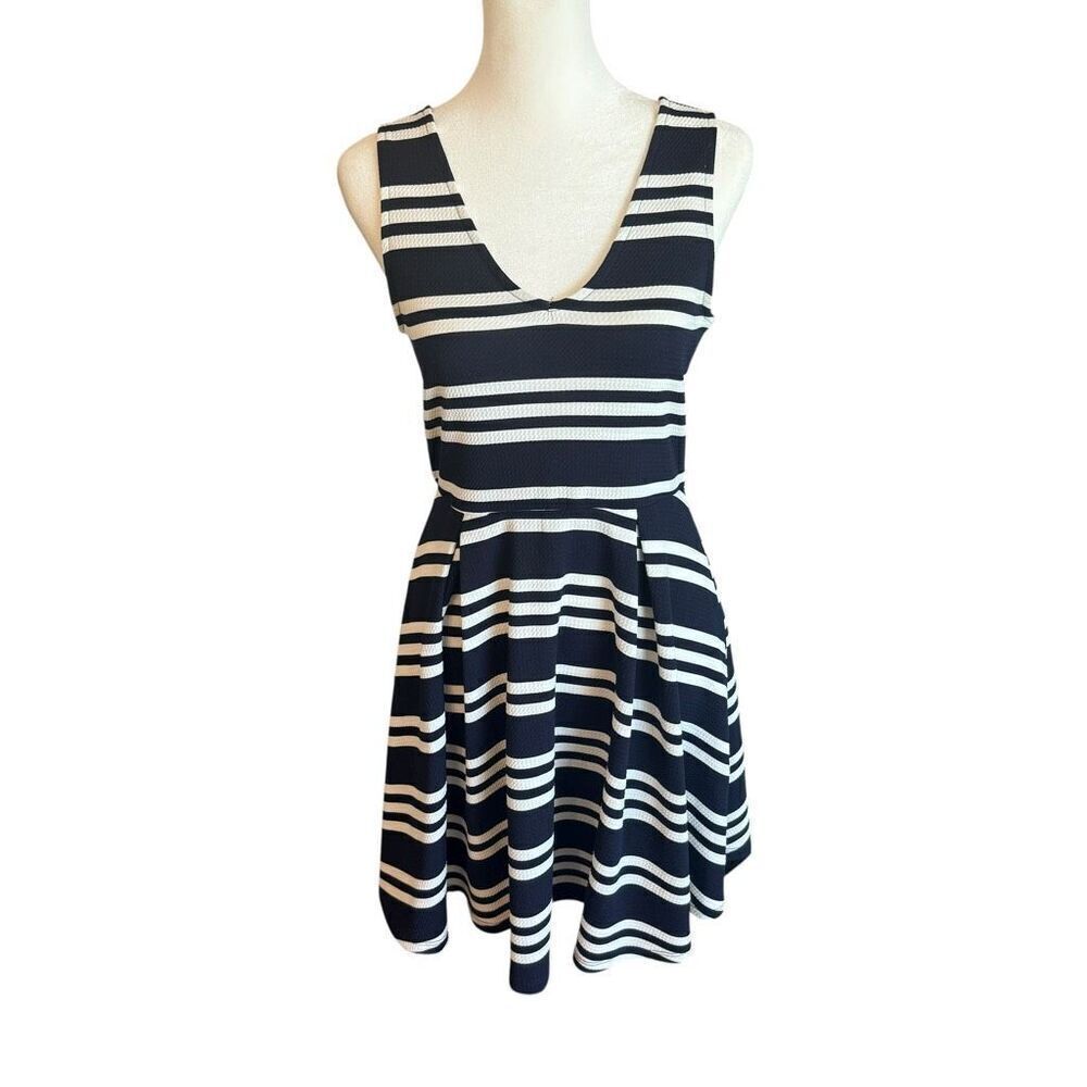 Everly navy striped dress size medium
